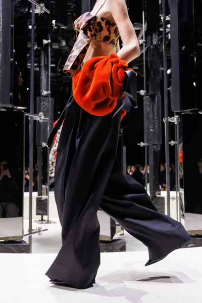 Look 76